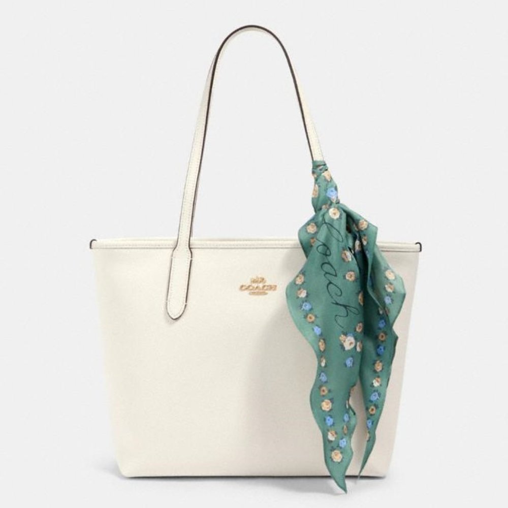 ❤️ 👄 Coach LIPSTICK PRINT SILK DIAMOND SCARF - Picture 2 of 9